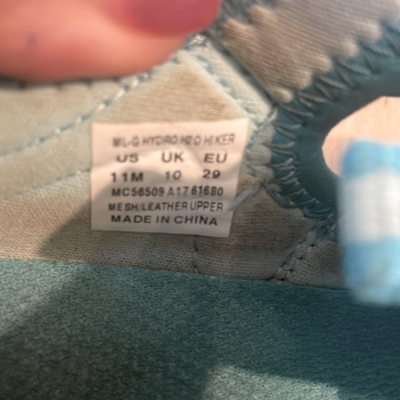 Merrel Girls Shoes/strap sandals. Size 11 - Picture 4 of 4